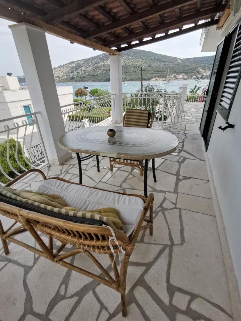Apartments Srdan Vinisce Luaran gambar